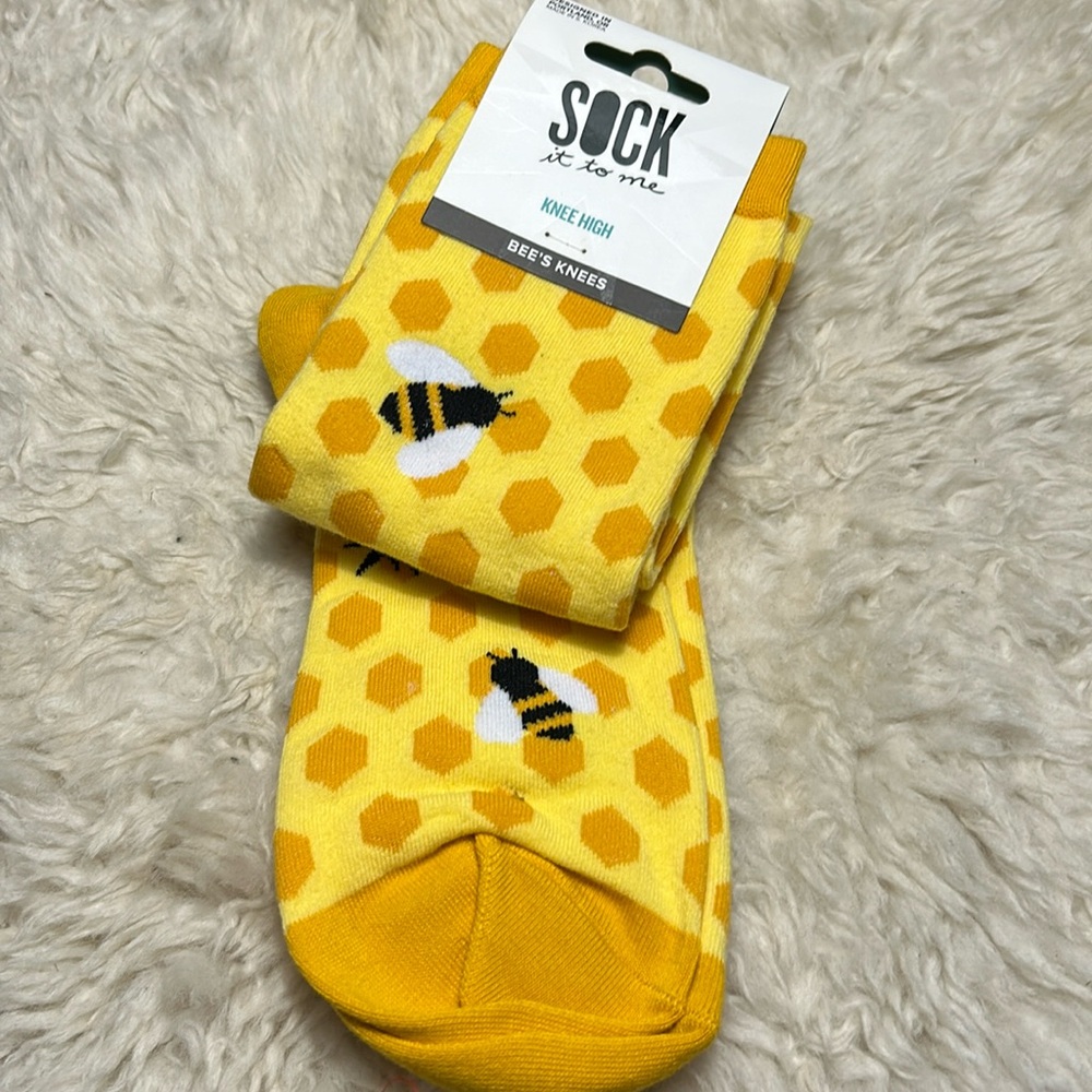 Novelty socks. Women’s size 7-9. Bees!